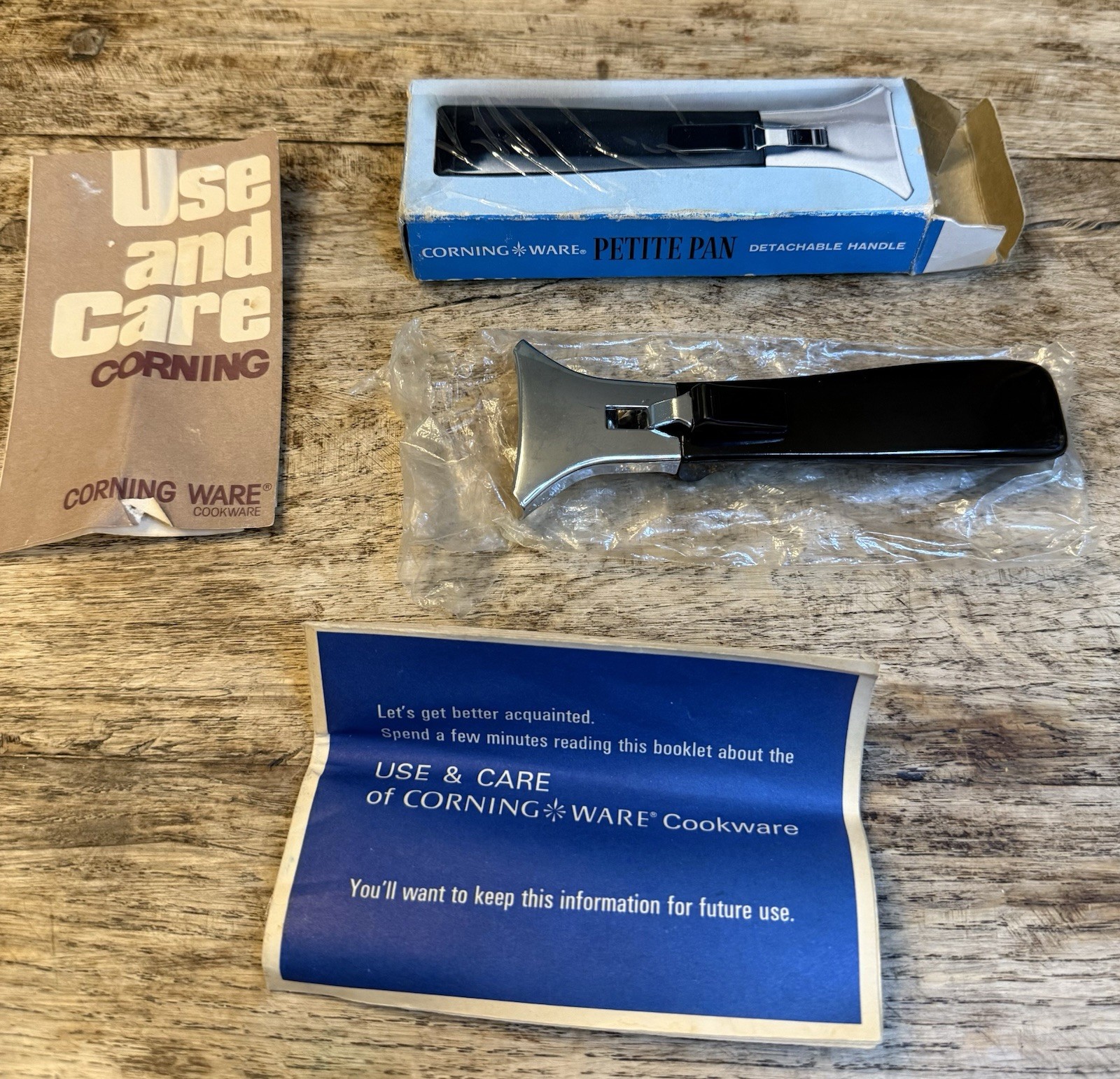 Corning Ware Petite Pan Detachable Handle w/ Box & Use & Care Booklet