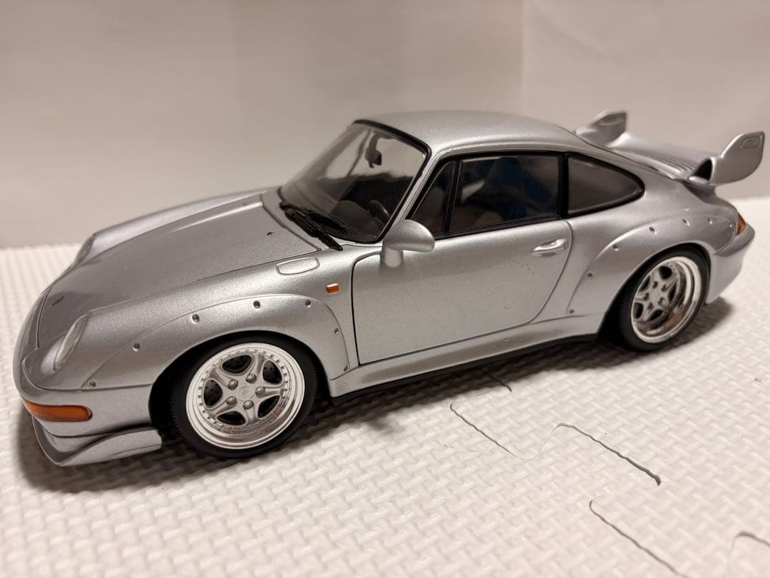 UT Model 1/18 Porsche 911 GT2 Diecast Car Model Collectible