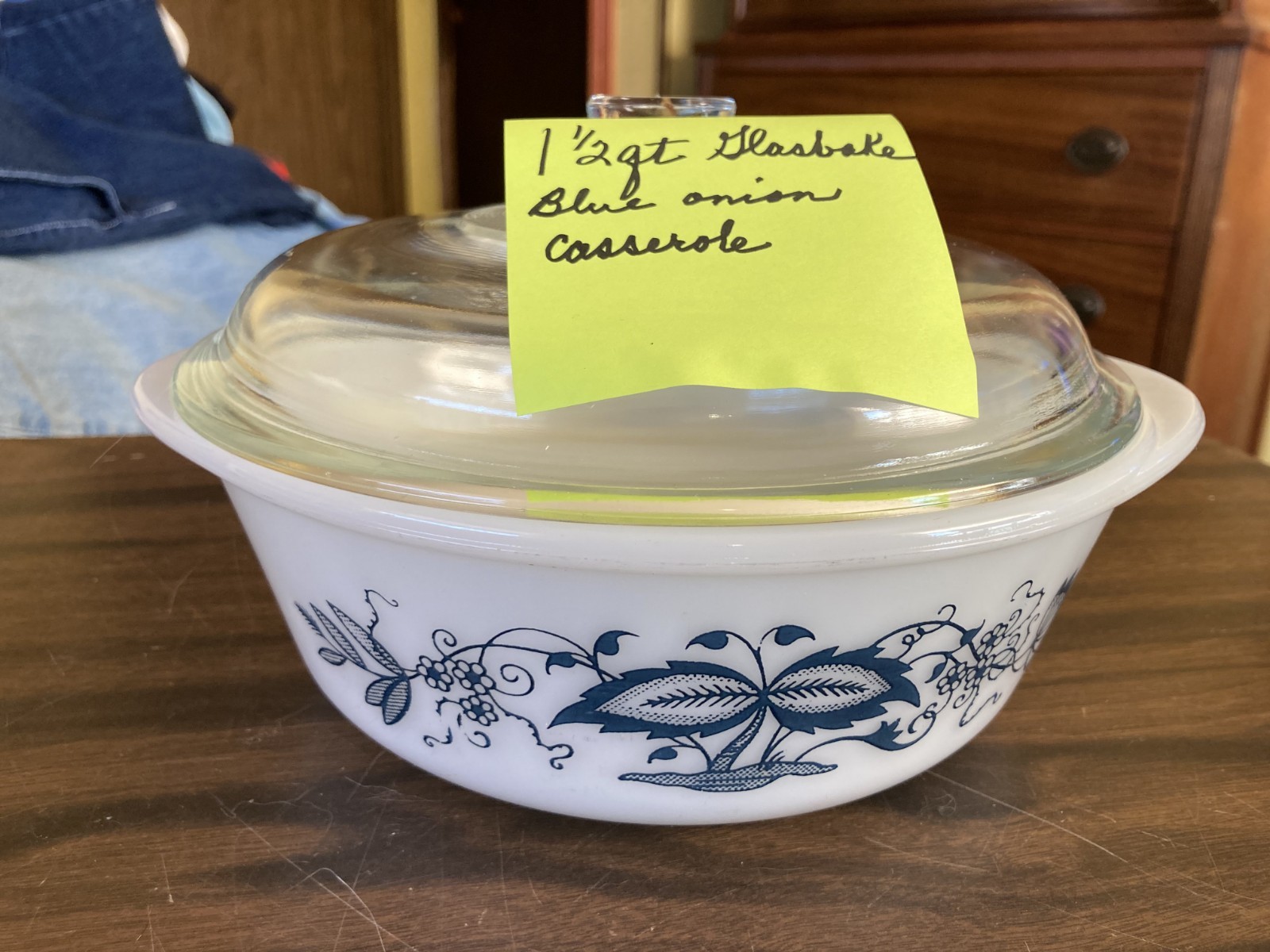 Glasbake round casserole\