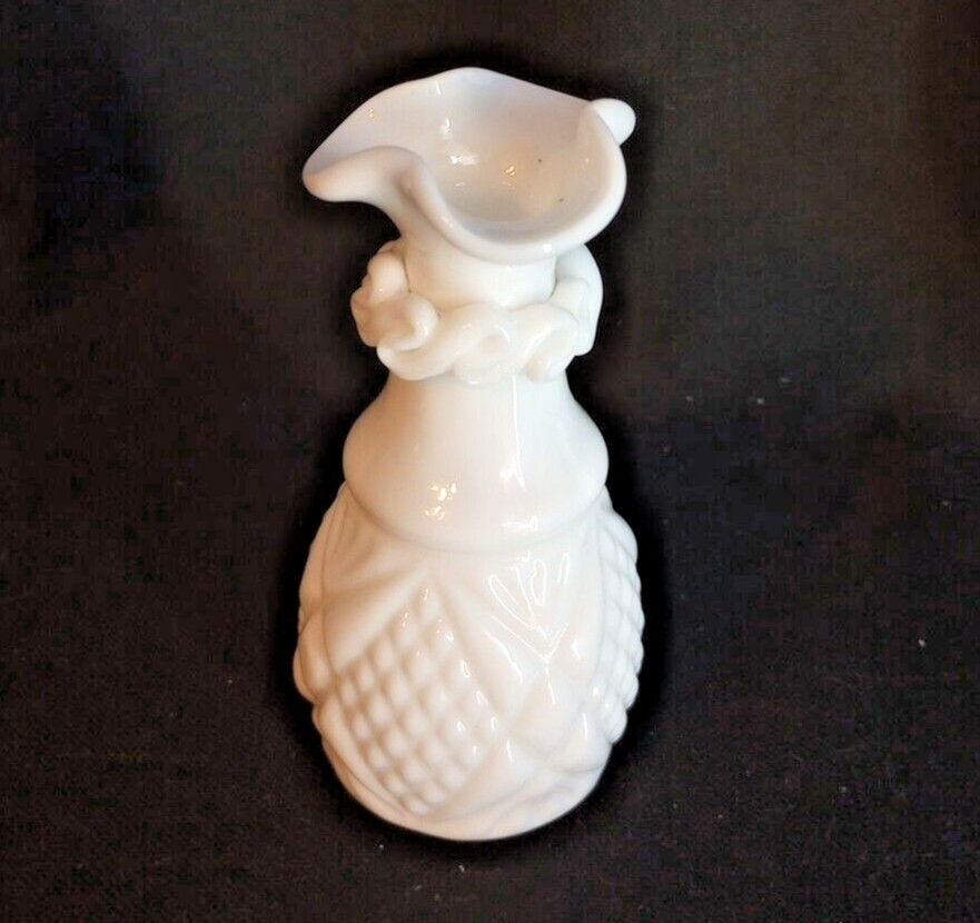Vintage Kemple Glass Co Milk Glass Pinch Top Bud Vase 4.25\