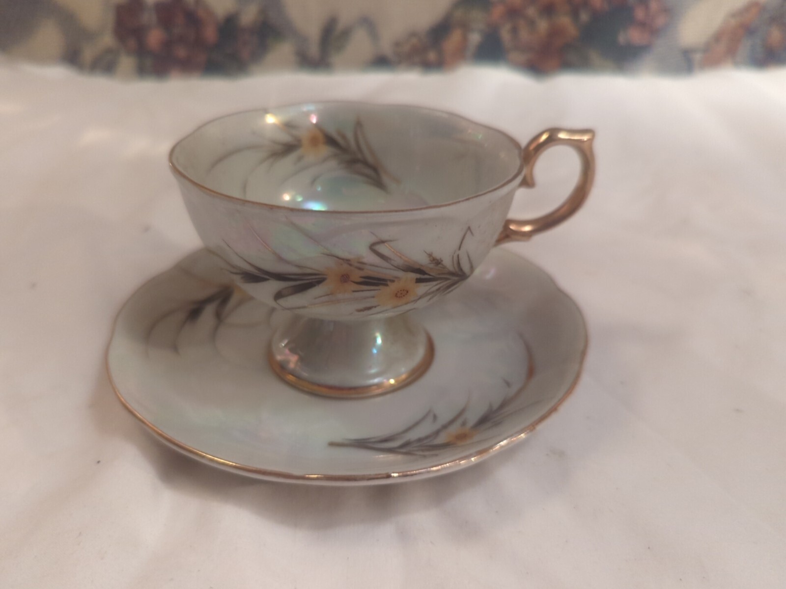 Vintage Tea Cup & Saucer Gold Gilt Pedestal Floral Unbranded Vintage Tea Cup & Saucer Gold Gilt Pedestal Floral Unbranded