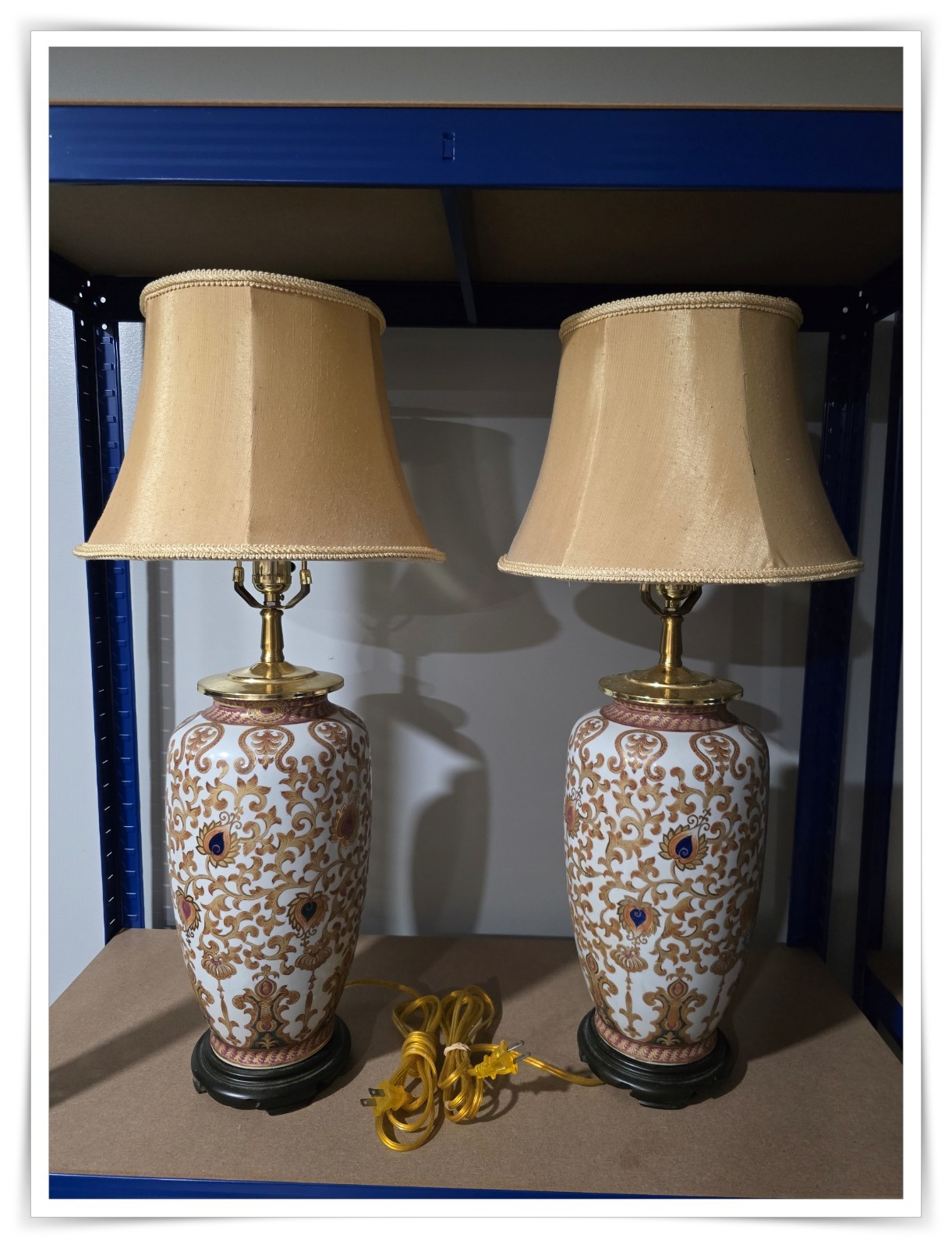 GORGEOUS GOLD & WHITE VINTAGE LAMPS 