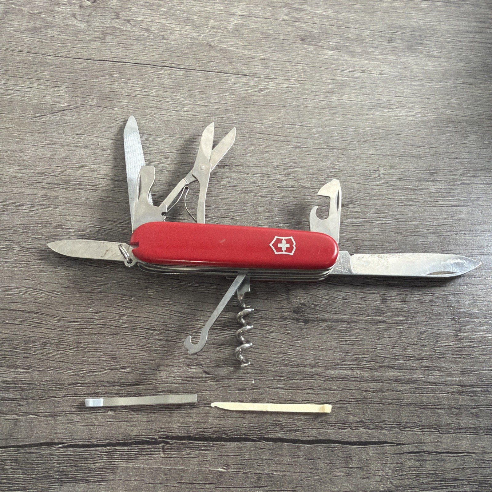 Victorinox Swiss Army Mountaineer 91mm Red Folding Pocket Knife Multi Tool Victorinox Swiss Army Mountaineer 91mm Red Folding Pocket Knife Multi Tool
