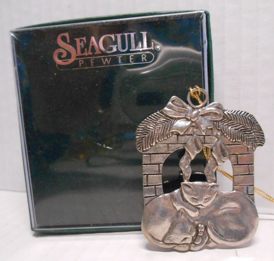 Seagull Pewter Christmas Ornament SLEEPING KITTENS CATS Fireplace Canada Vintage