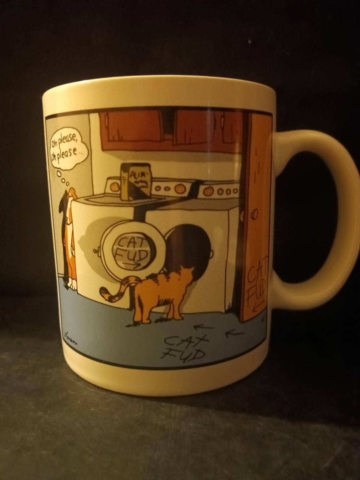 Vintage 1985, The Far Side (Dog Vs. Cat) Coffee Cup 