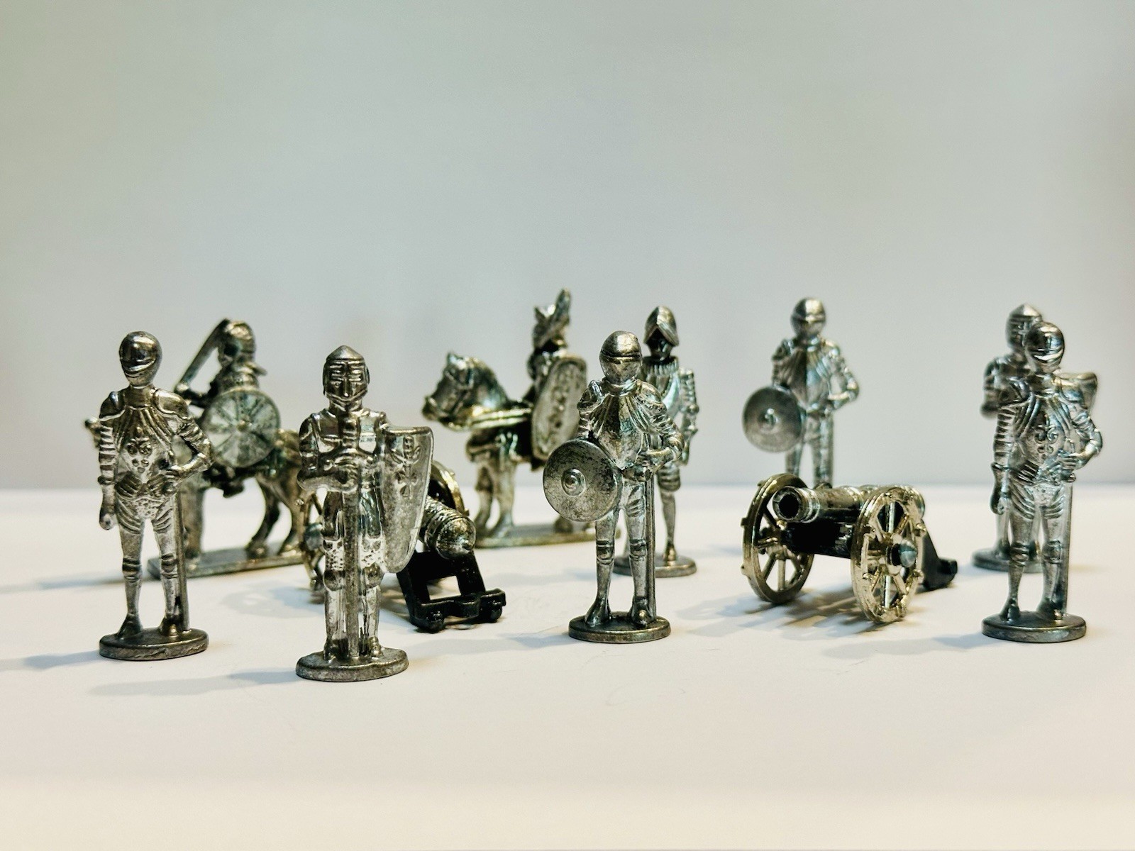 LOT OF 11 VINTAGE 70S/80S KINDER SURPRISE PEWTER KNIGHTS SOLDIERS CANNONS HORSES