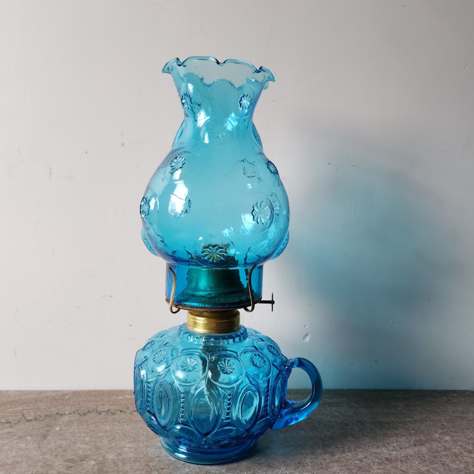 VINTAGE L.E. SMITH Turquoise BLUE Glass Moon & Stars Oil Lamp 12\