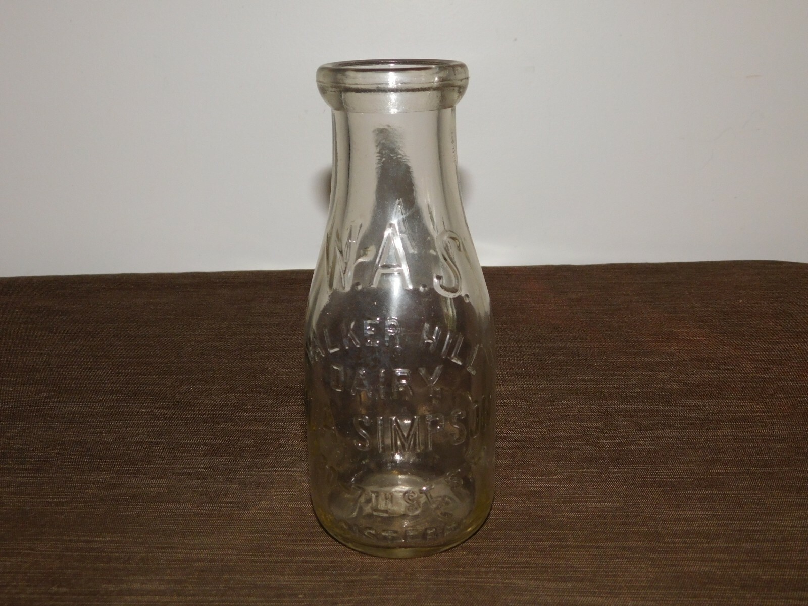 VINTAGE WAS WALKER HILL DAIRY A. SIMPSON 1 PINT  MILK BOTTLE