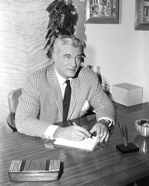 William Hopper as Paul Drake in the episode The Case of Paul Drake- Old Photo