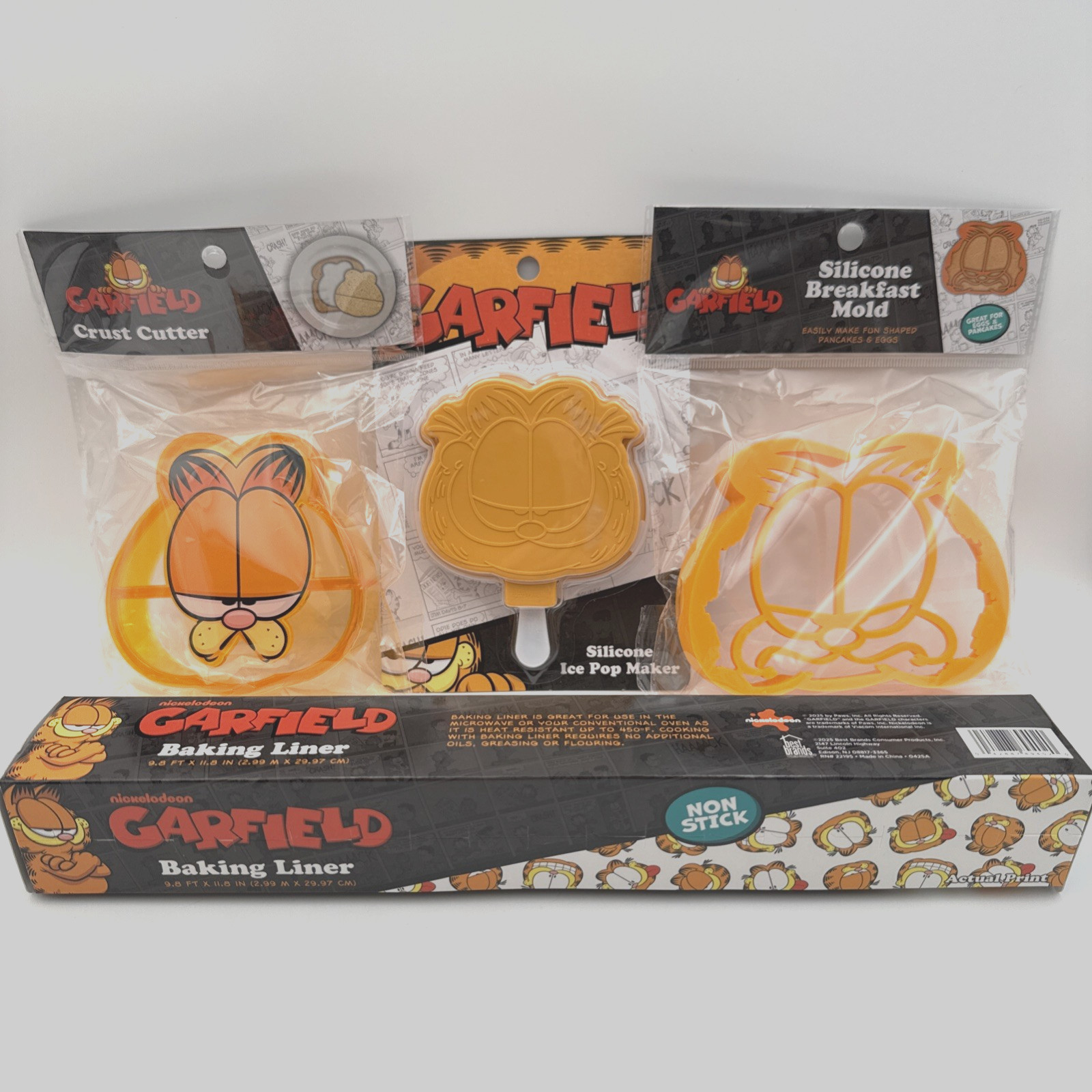 Garfield 4-Pc KitchenwareIce Pop Maker, Crust Cutter, Mold & Silicone Liner NEW