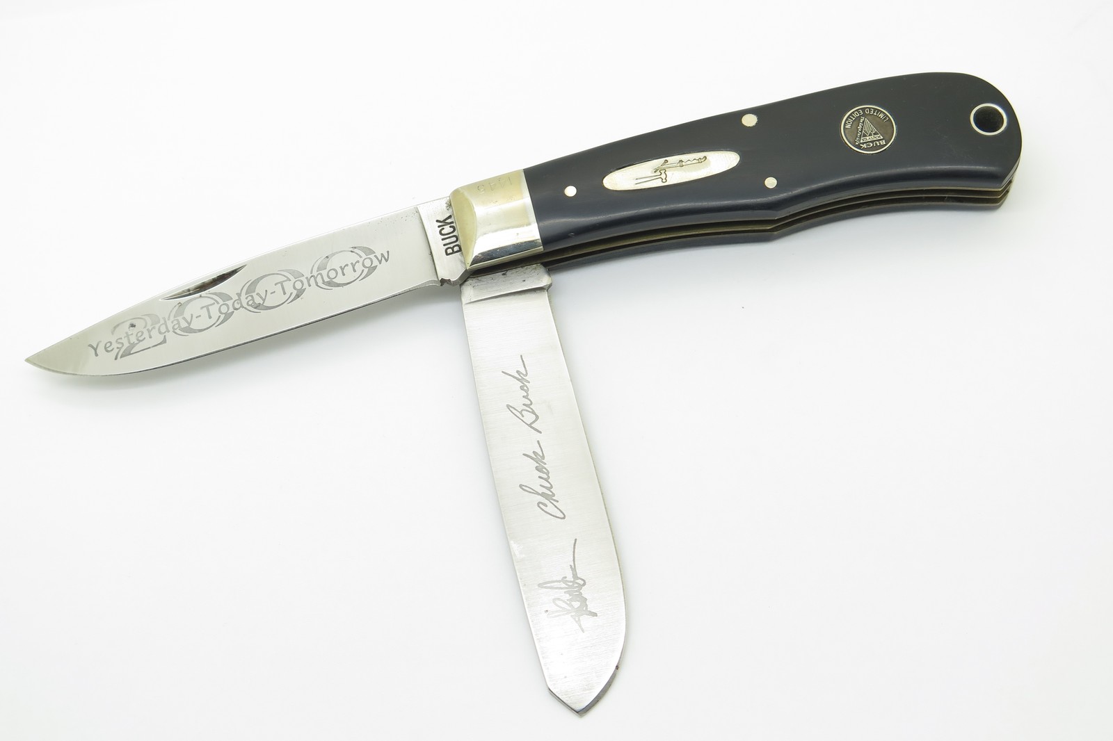 Vintage 2000 Buck Jumbo Trapper Chuck Signature Folding Pocket Knife