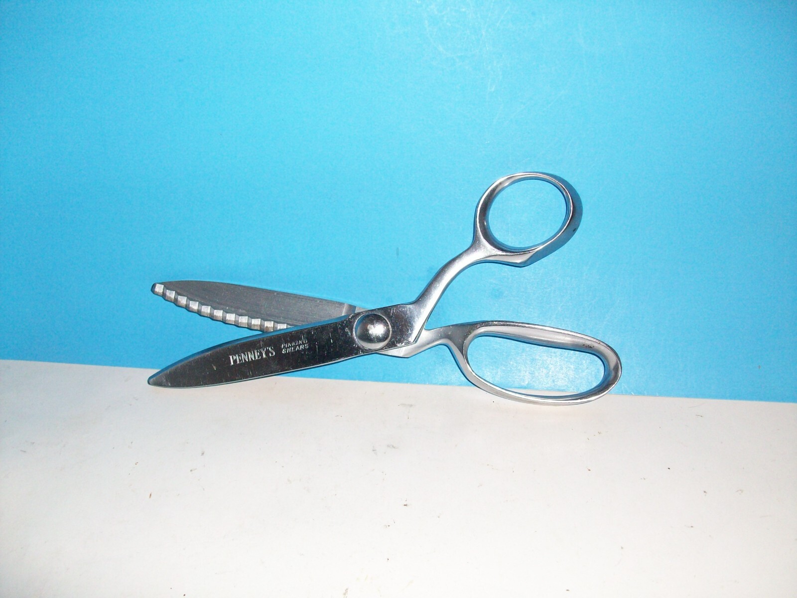 VINTAGE PENNY'S PINKING SHEARS