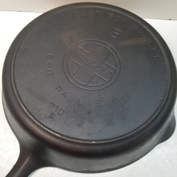 Ca. 1909-1929 No.9 GRISWOLD Slant Logo \
