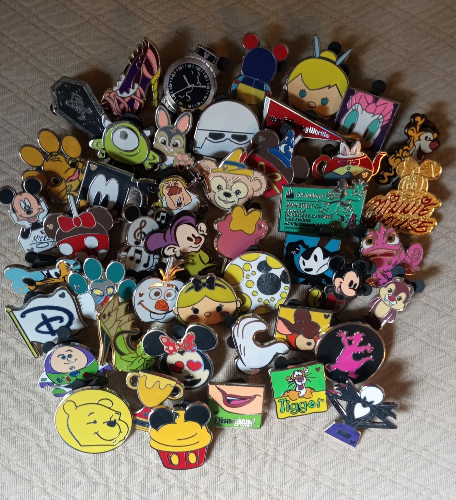 DISNEY PIN TRADING LOT 50, ALL DIFFERENT & TRADABLE - w/ bonus pin DISNEY PIN TRADING LOT 50, ALL DIFFERENT & TRADABLE - w/ bonus pin
