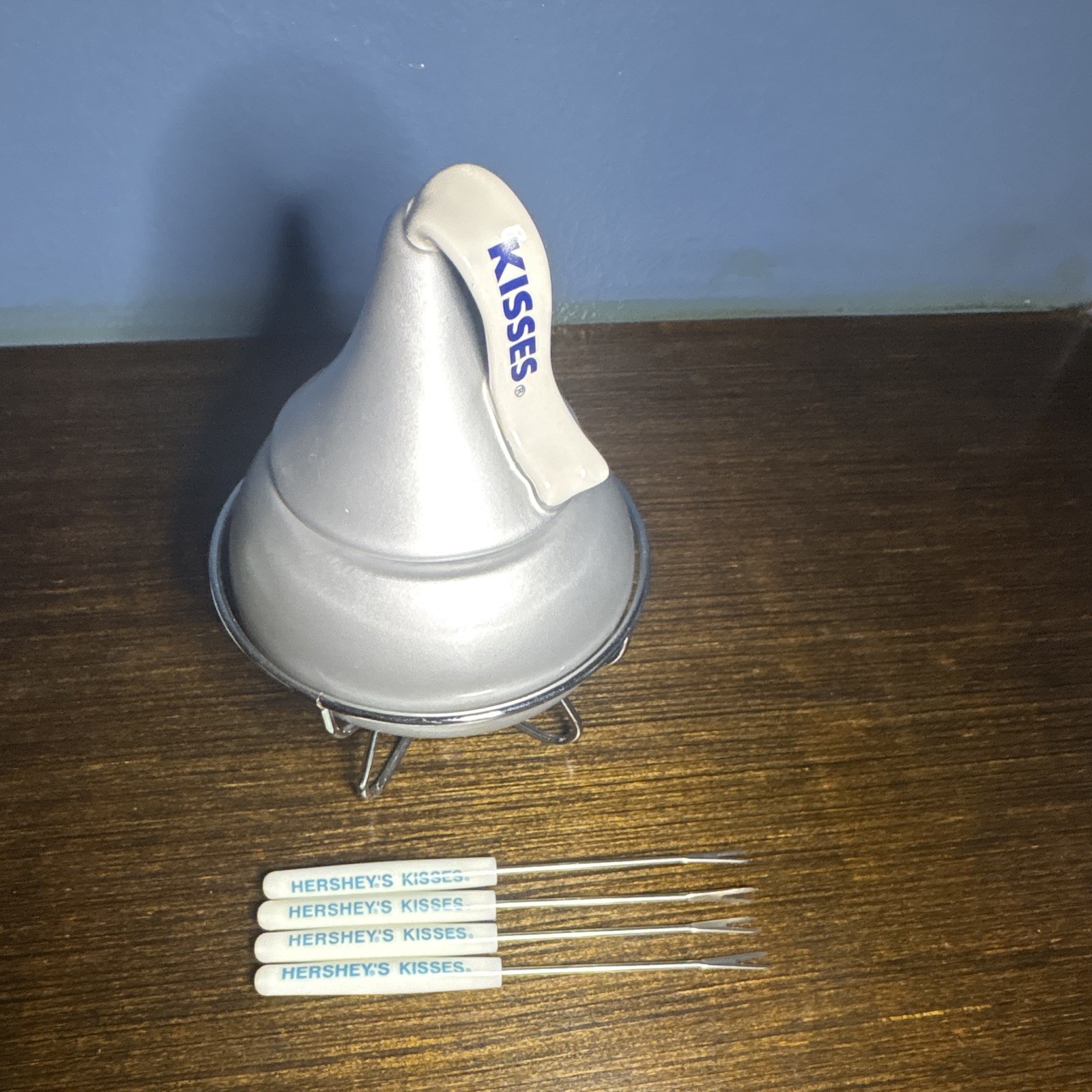  2004 1st Edition Hershey\'s Kisses Silver Ceramic Fondue Set Complete 4 Forks