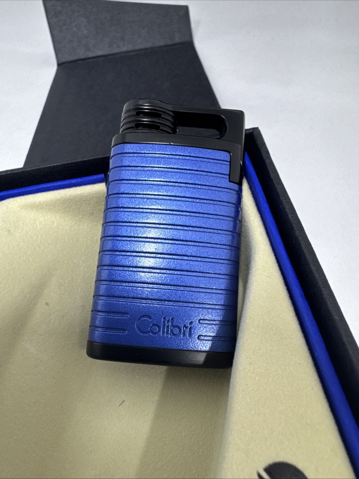 Colibri Belmont Single Jet Torch Flame Cigar Lighter - Black and Blue - New Colibri Belmont Single Jet Torch Flame Cigar Lighter - Black and Blue - New