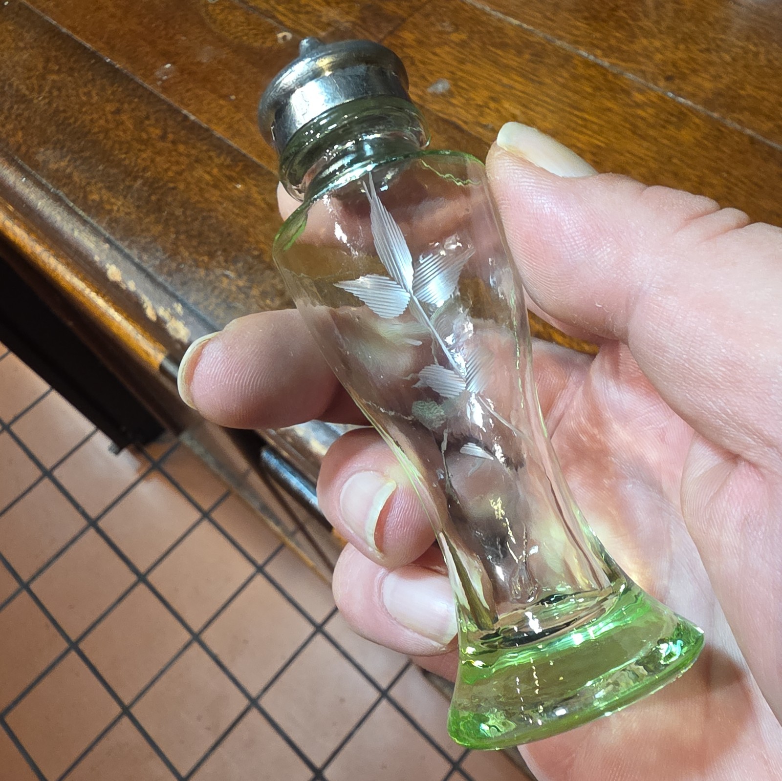 VTG Depression Era Uranium Glass Aluminum Top Pepper Shaker w/Floral Pattern