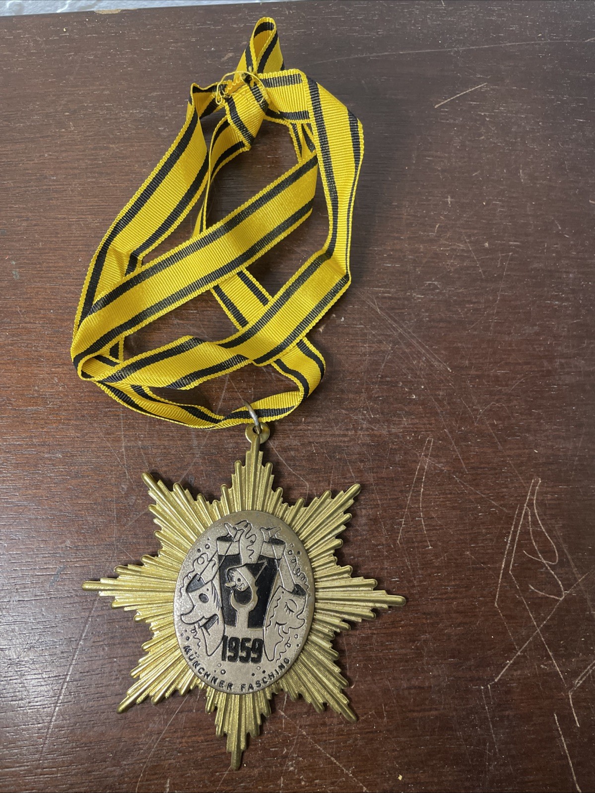 vintage 1959 Münchner Fasching (Munich Carnival) metal Medal Deschler U Sohn
