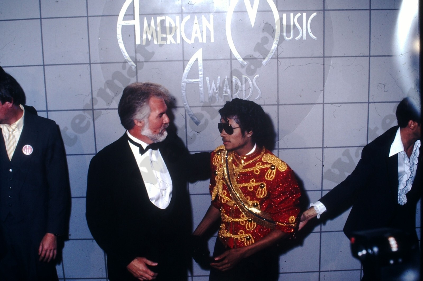 1984 Michael Jackson with Kenny Rogers candid SLIDE A5u6