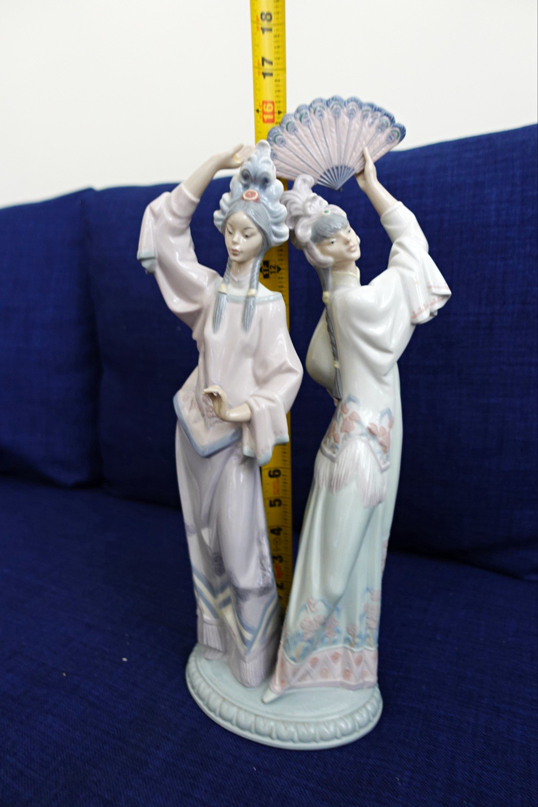 Lladró Porcelain vintage Singapore dancers Women Figurine w/ Fan 16in 1980s