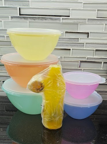 Tupperware WONDERLIER 5 BOWLS SET WITH A FREE WATER BOTTLE NEW