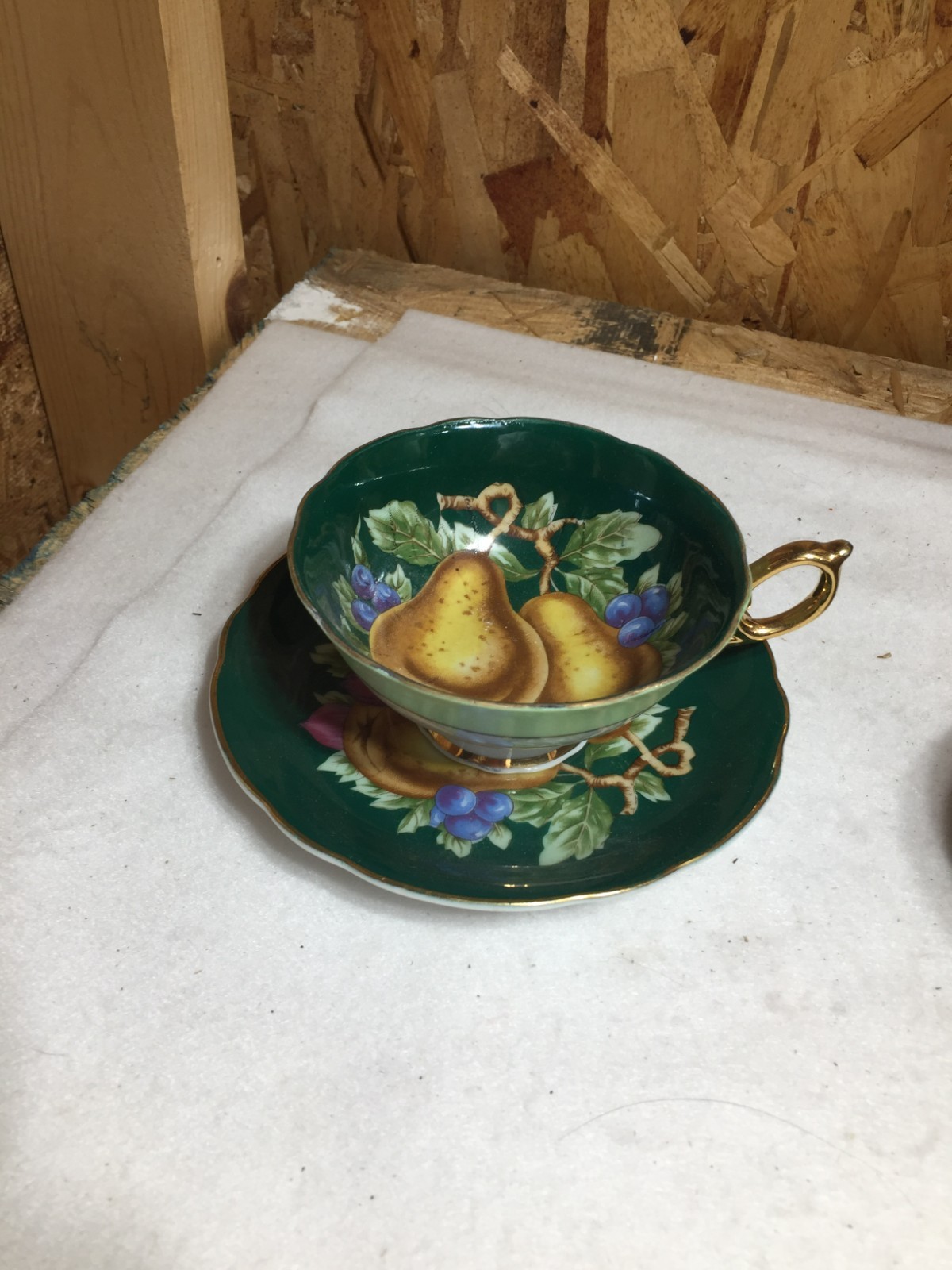 VTG Royal Sealy China Pear Gold Handled Tea Cup & Gold Trimmed Saucer