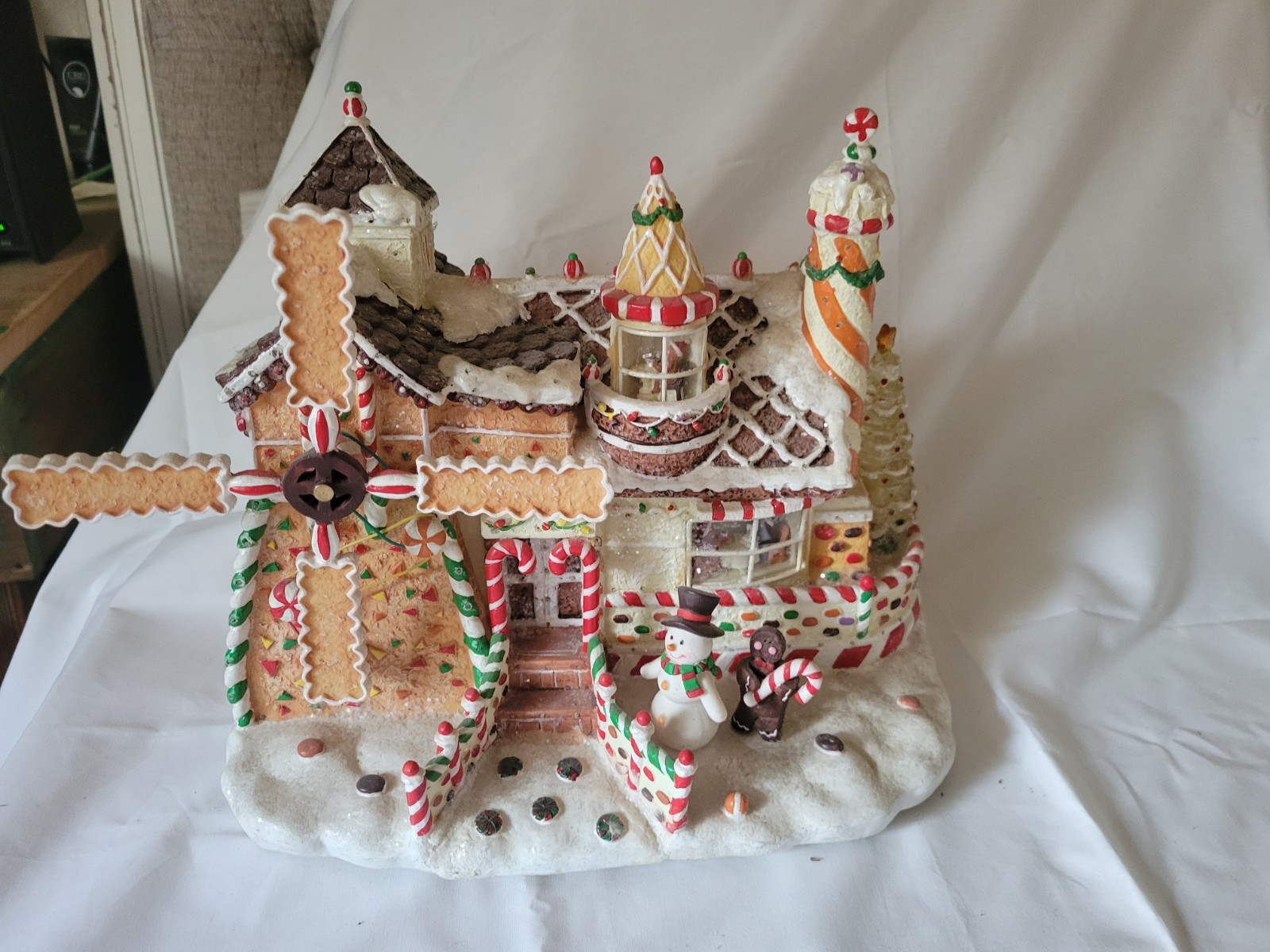 Vntg  Fiber Optic Ceramic Gingerbread House 19 1/2\