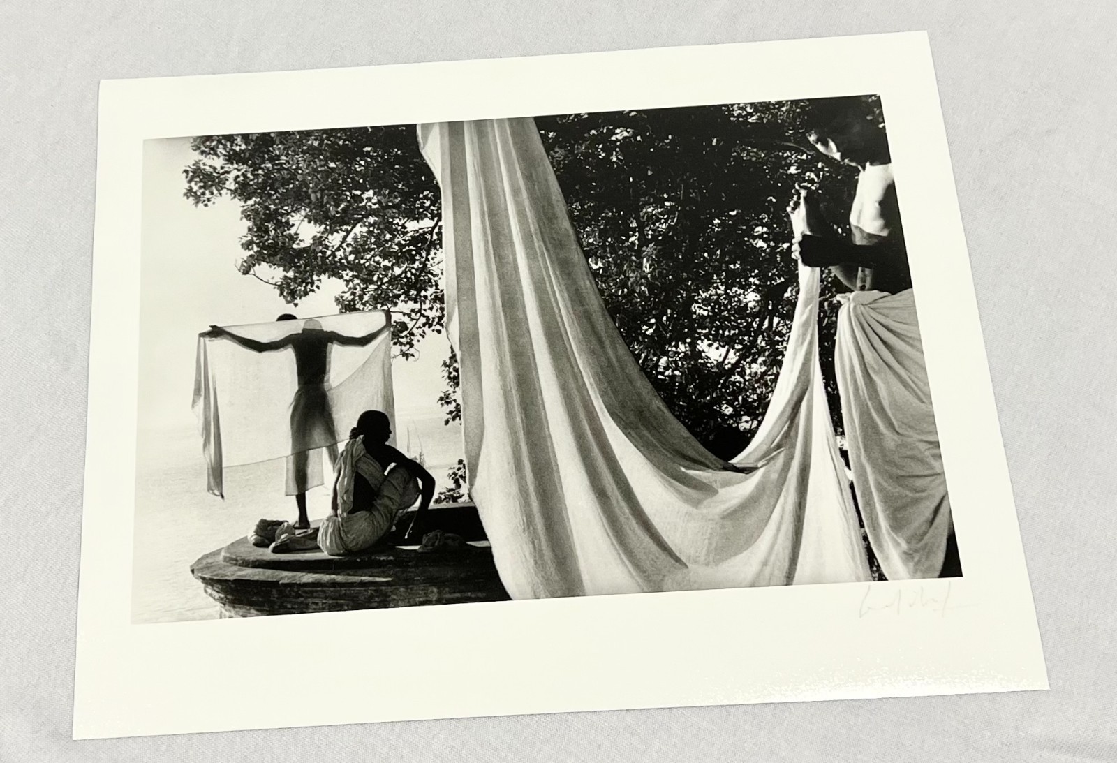 Signed Original Marc Riboud Silver Gelatin Print 12 1/4 x 8 1/4 inch