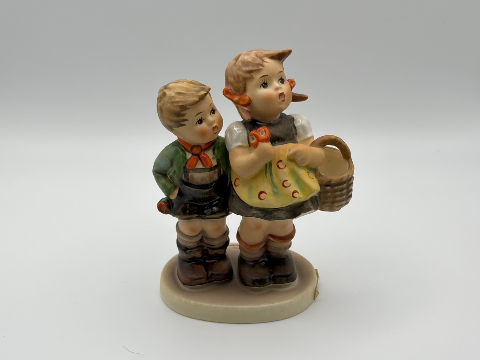 MI M.I. Hummel Figurine #49 Goebel Porcelain Vintage Retired Collectible
