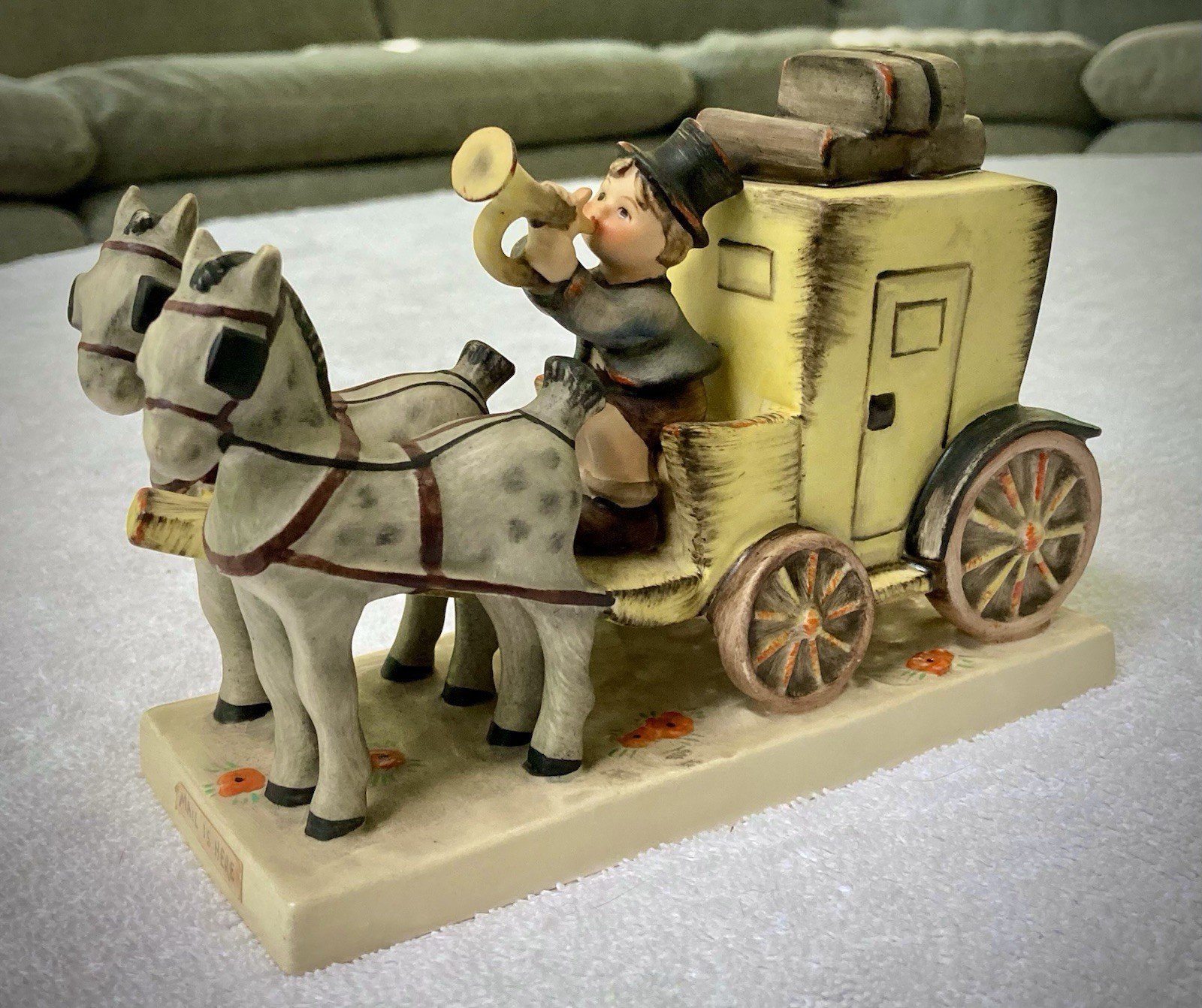 Stunning Vintage Showcase Piece: MINT Goebel Hummel Mail Is Here #226 TMK4