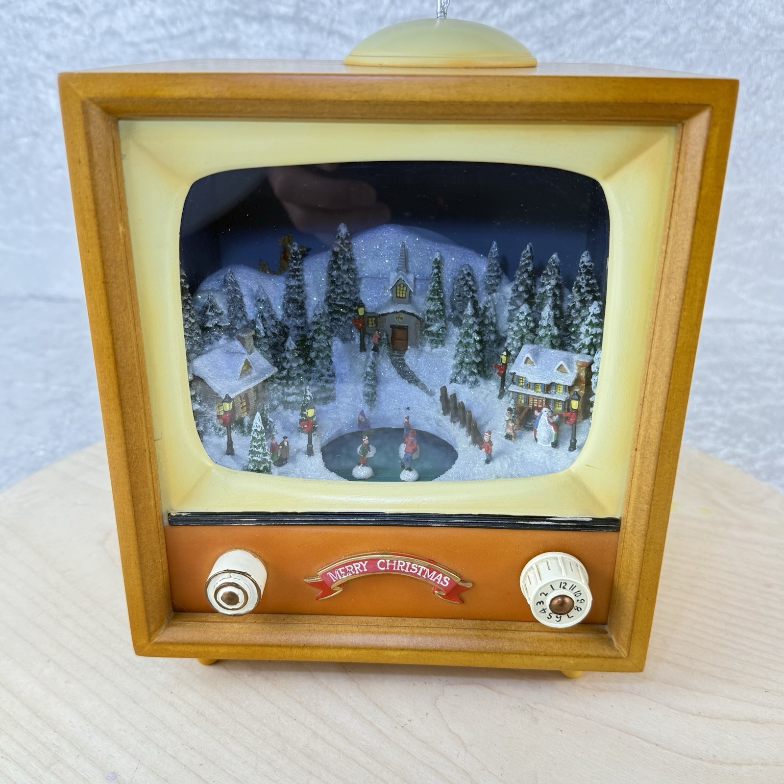 Roman Inc. Retro Rotating Musical Christmas Diorama/TV - Tested