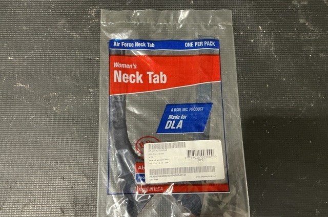 GENUINE USAF WOMEN\'S SHIRT NECKTAB. NEW IN BAG . RARE & HARD TO FIND 