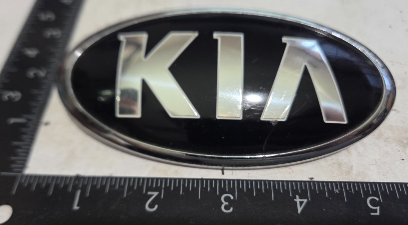 KIA SEDONA / SPORTAGE CIRCA '18 FRONT EMBLEM 86320 A4000 {6923}