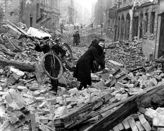 German Citizens in Berlin Ruins after Allied Bomb Raid 8x10 WWII Photo 949a