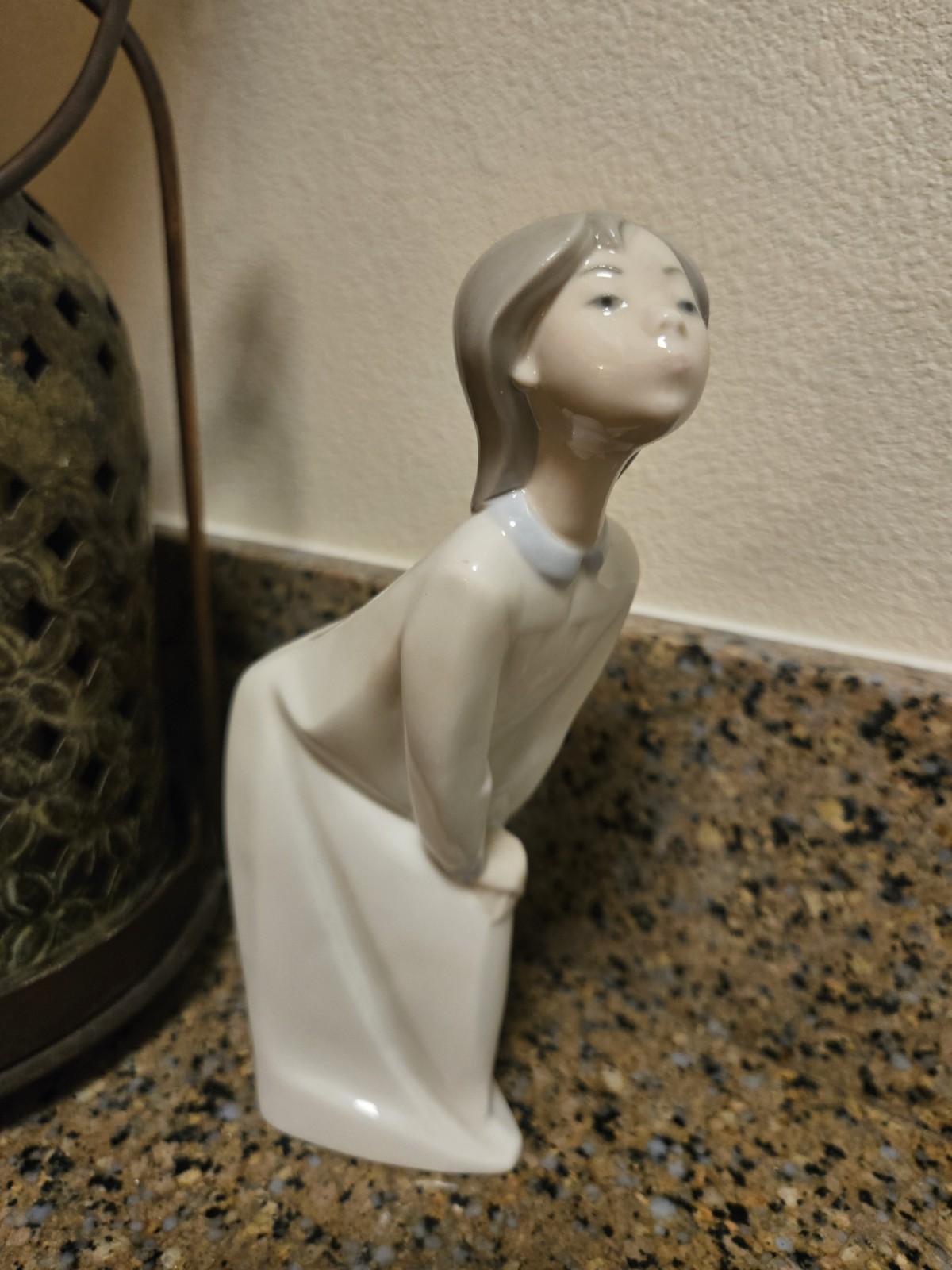 Lladro Girl Kissing Love Romance Contemporary 