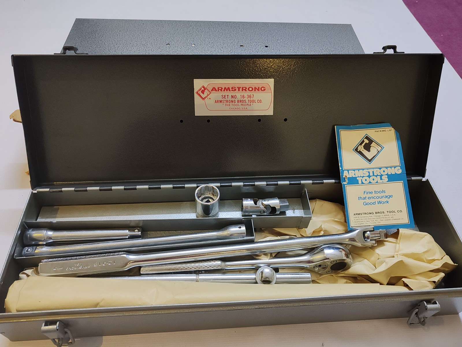 Vintage Super Rare Nos Armstrong Tool Tow Set 3/8 &1/2 Extension/Socket 80s/70s? Vintage Super Rare Nos Armstrong Tool Tow Set 3/8 &1/2 Extension/Socket 80s/70s?