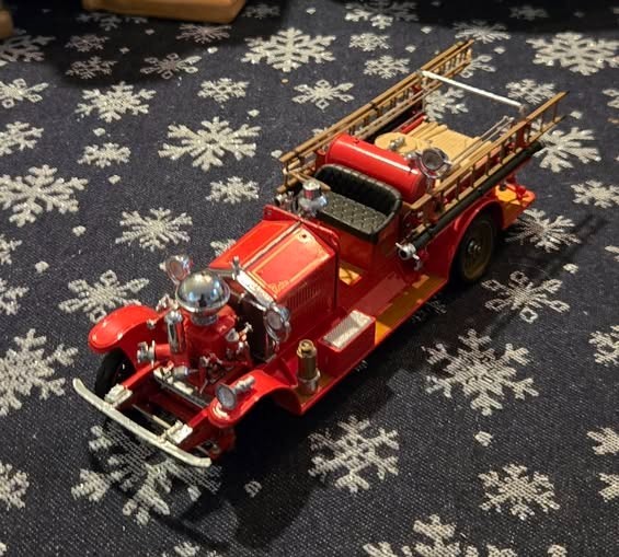Franklin Mint 1922 Ahrens-Fox Fire Engine – EX w/ Papers & Insert – Repairable