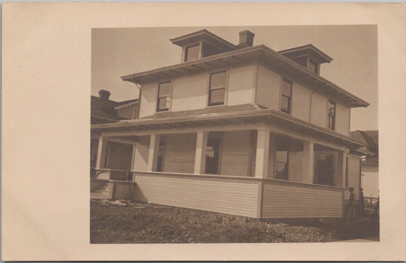 1910s RPPC Real Photo Postcard House w/ Wrap-Around Porch / Street View - UNUSED