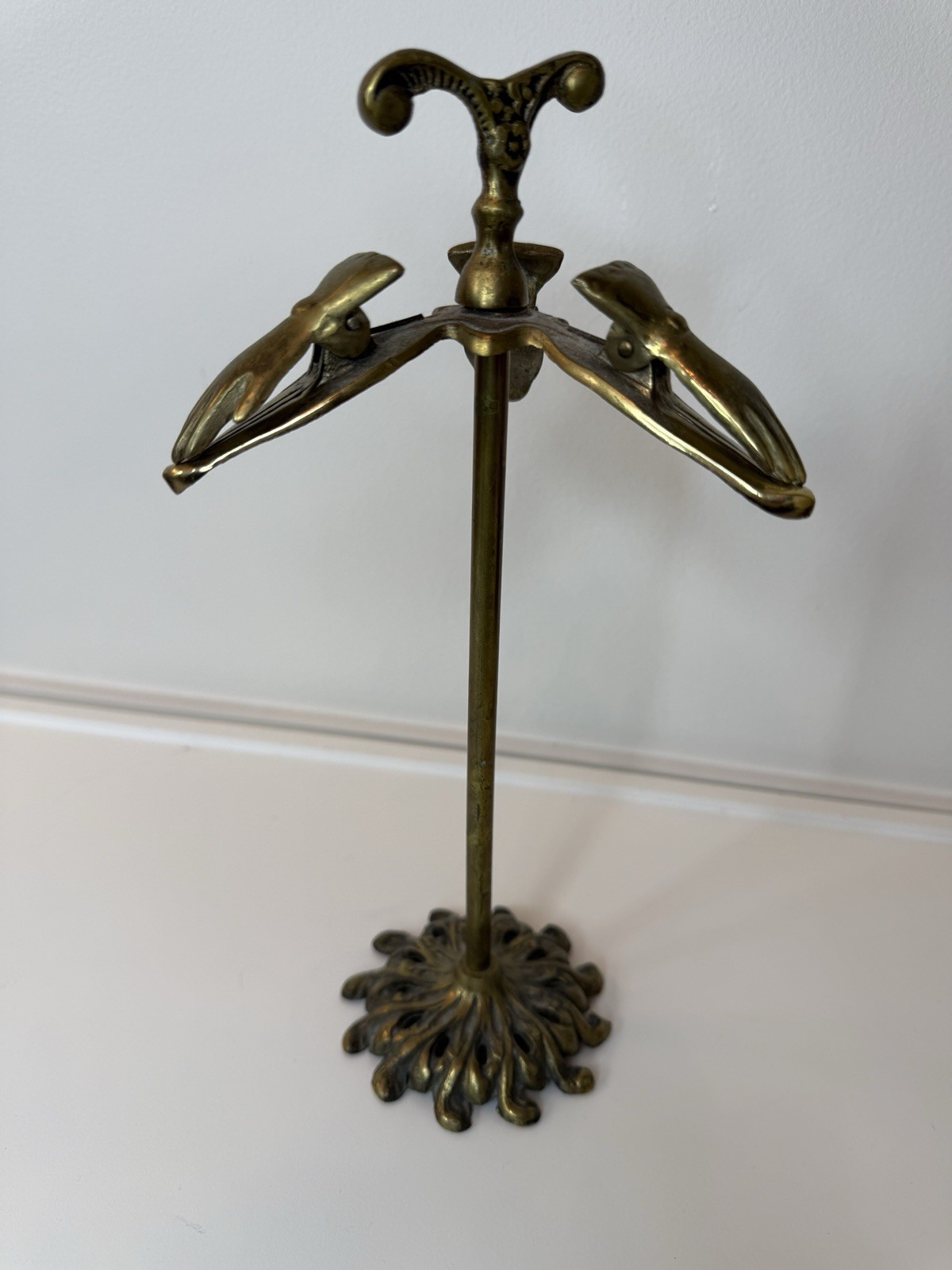 Vintage Brass Hand Clip Stand 11” Victorian Style Glove Holder Made In Japan