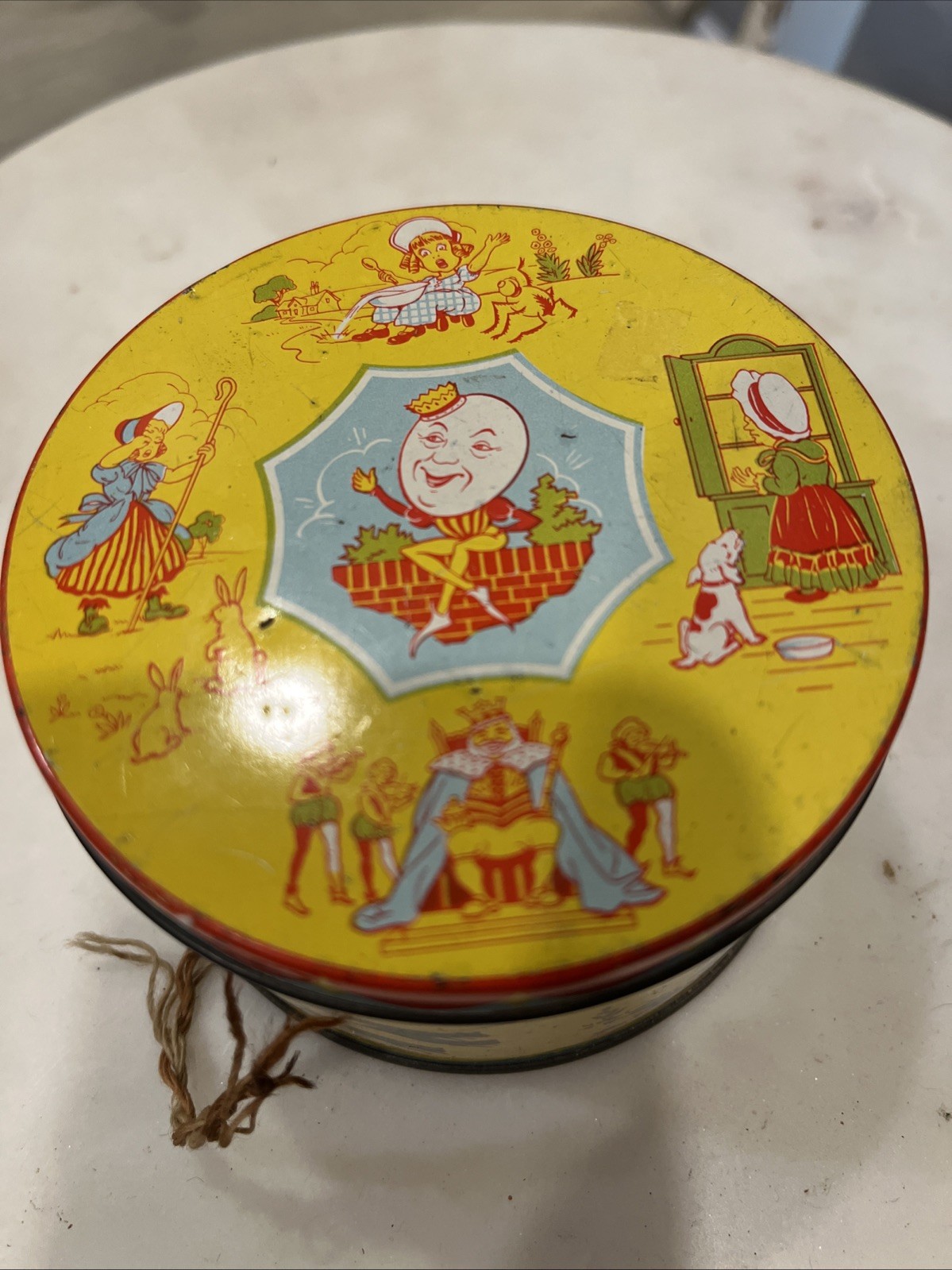 ANTIQUE TOFFEE TIN LITHOGRAPH OLD MOTHER HUBBARD, HUMPTY DUMPTY ETC MADE ENGLAND