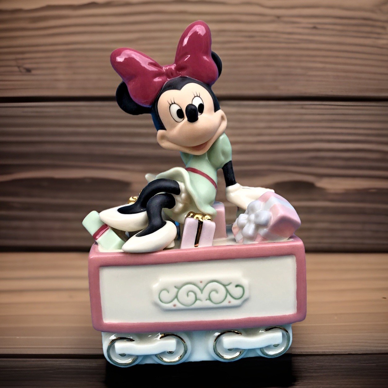 New Lenox Disney Minnie’s Christmas Car Train 6