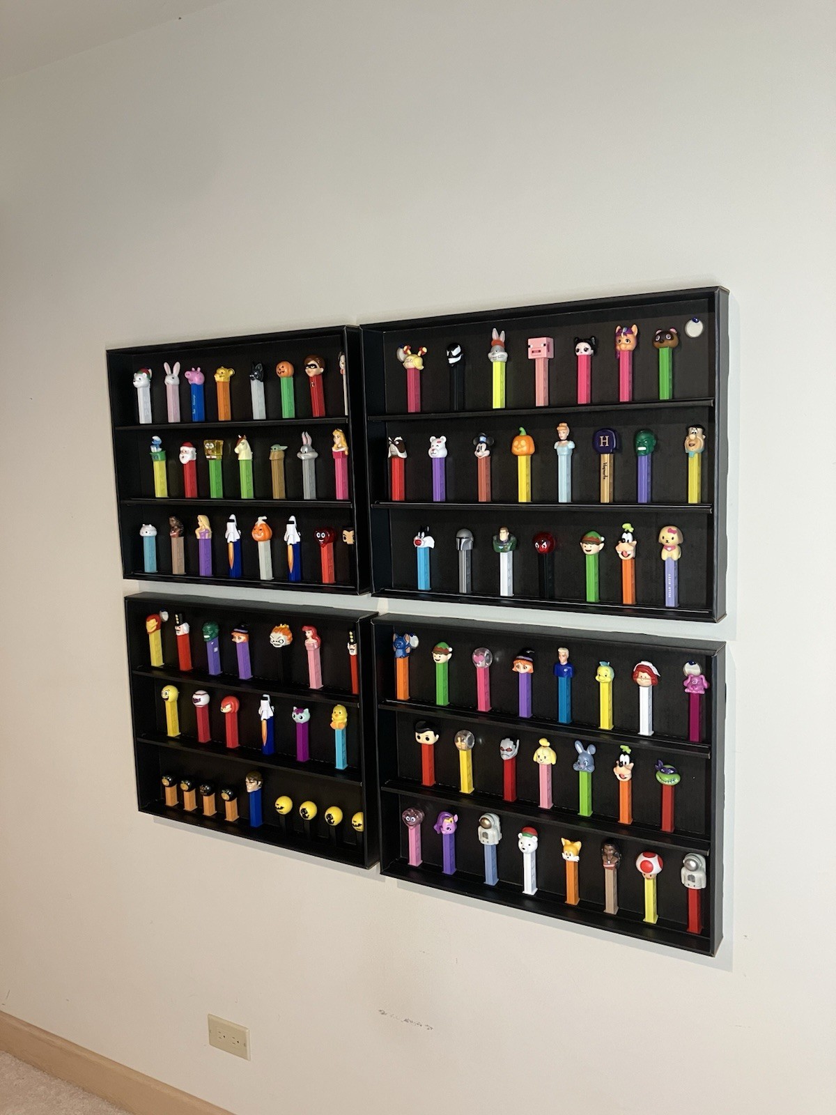 PEZ dispenser Display Case Kubbie with RAILS. FOUR pack Black