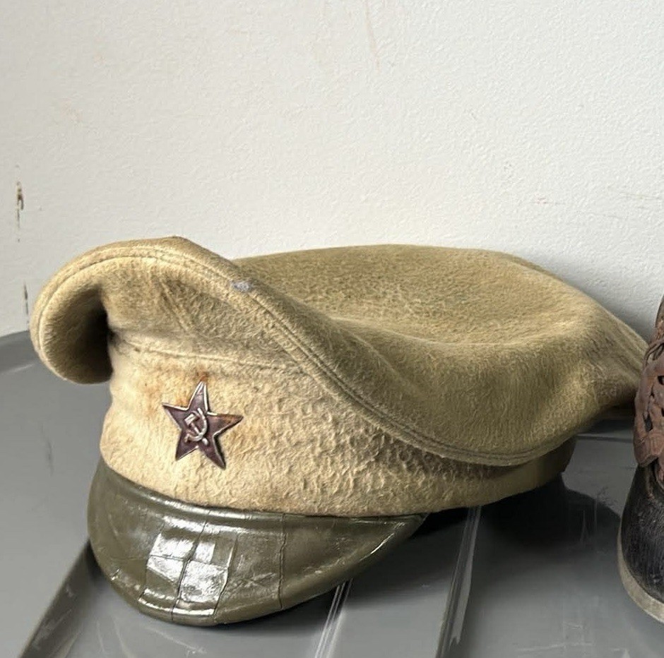 Scarce WW1/RCW Imperial Russian Army M1910 Visor Cap & M1922 Red Star Insignia
