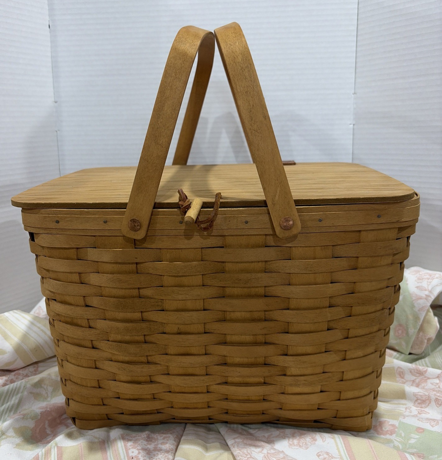 Longaberger Picnic Basket  LG Hinged Lid Beautiful 13