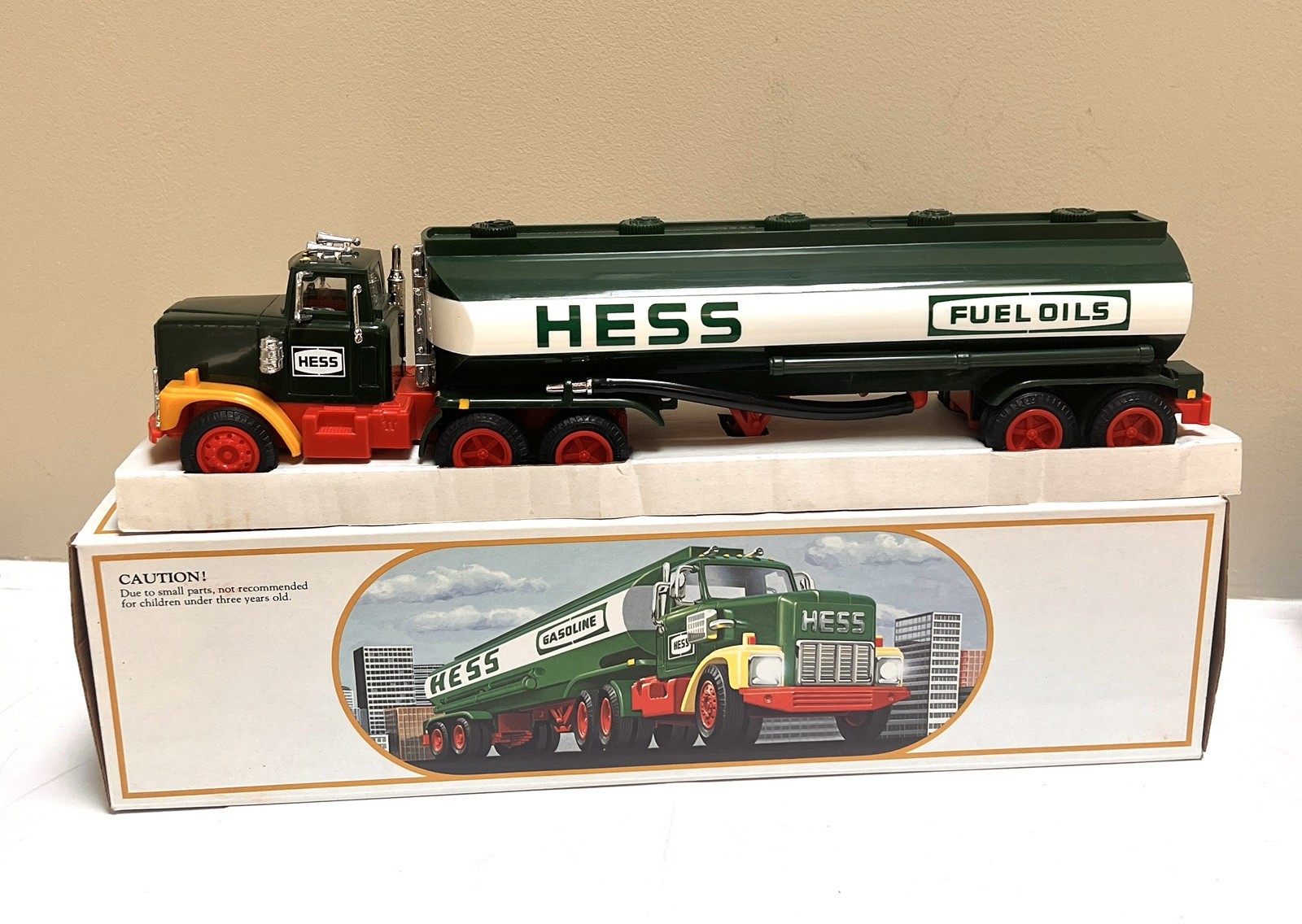 Vintage 1984 Hess LIGHTS WORK Fuel Oil Tanker Toy Truck Bank Original Box Clean