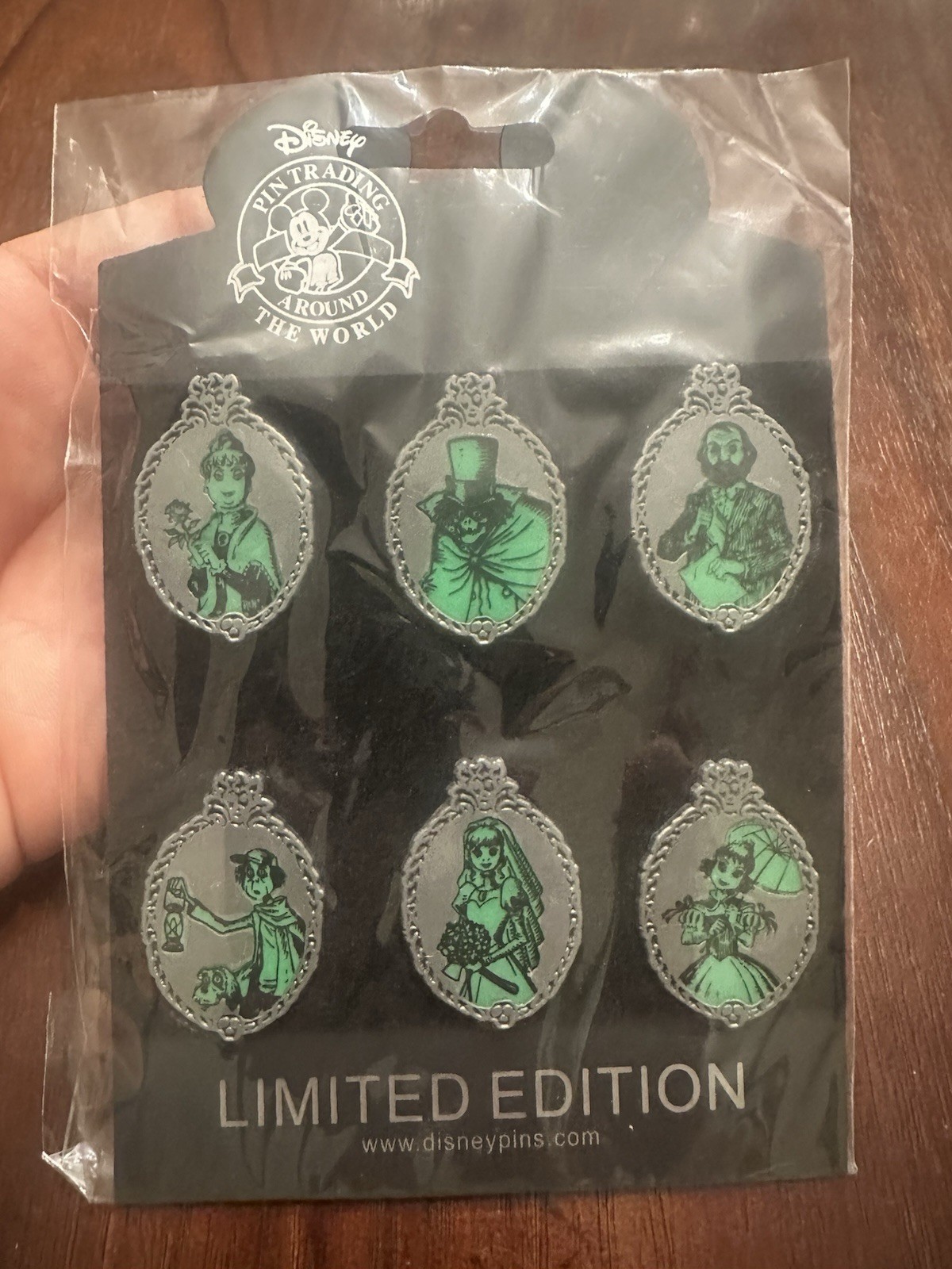 6 Haunted Mansion Glow In The Dark Portraits Disney Trading Pins, Halloween