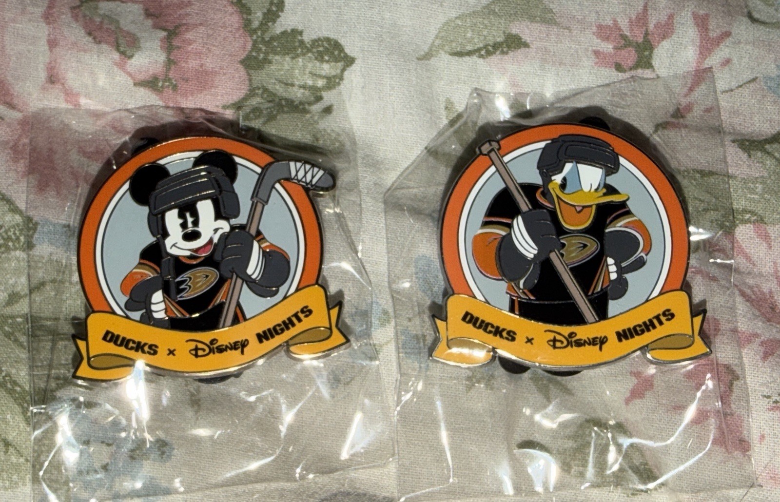 Disneyland Anaheim Ducks Day Donald Mickey Pin California Adventure NHL Hockey Disneyland Anaheim Ducks Day Donald Mickey Pin California Adventure NHL Hockey