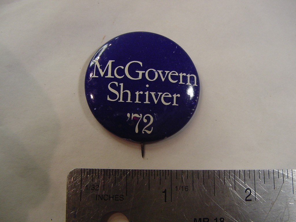 VTG POLITICAL BUTTON - McGOVERN SHIVER \'72