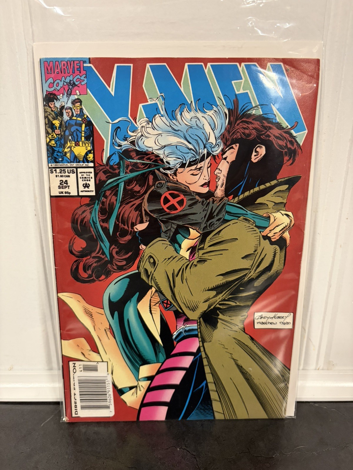 X-Men #24 (Marvel Comics 1993) Rogue and Gambit Kiss Cover, Direct Edition, RARE