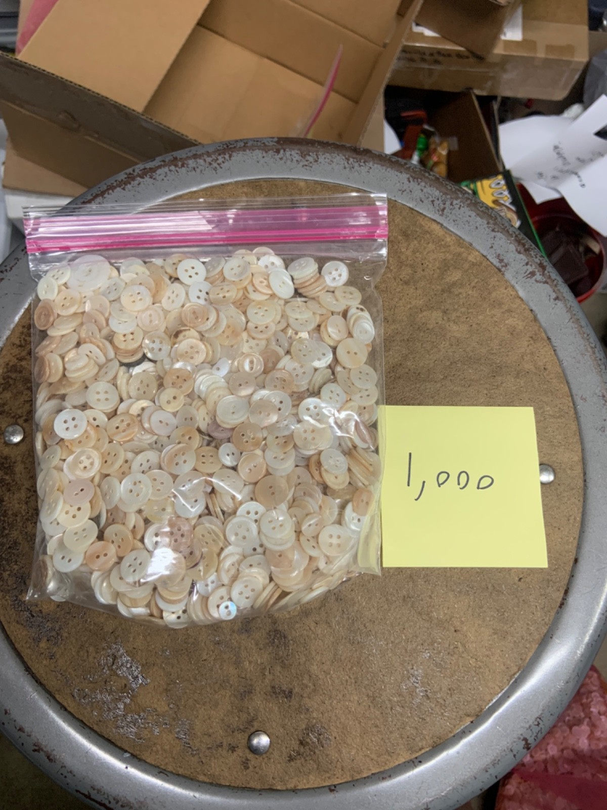1000 Vintage to Antique Mother of Pearl Buttons. 1000 Vintage to Antique Mother of Pearl Buttons.